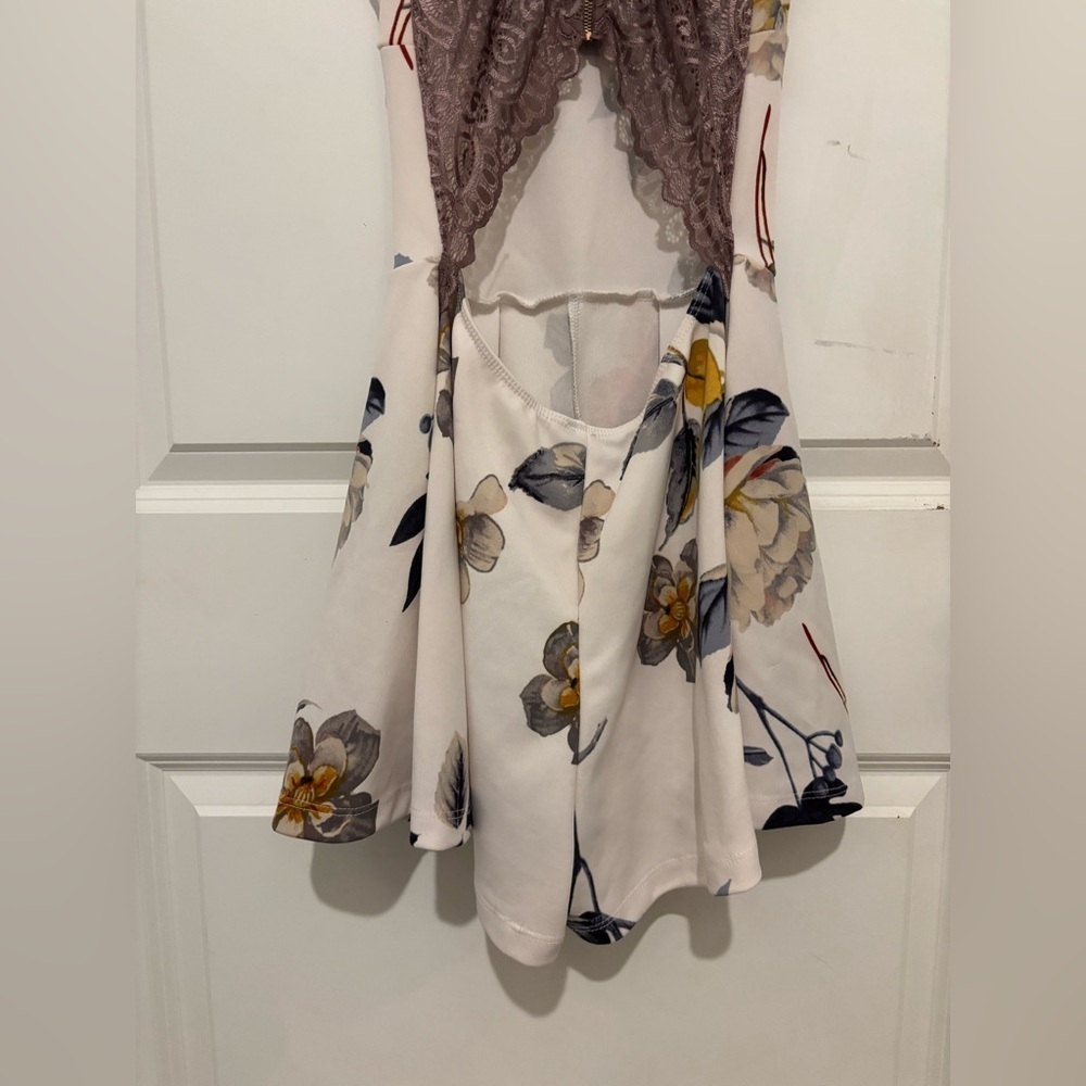 Windsor Floral halter top romper Women’s small - Picture 4 of 7